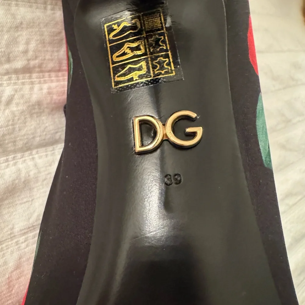 Dolce & Gabbana Black and Red Floral Heels with Brooch Detailing Embellishments - Picture 10 of 13